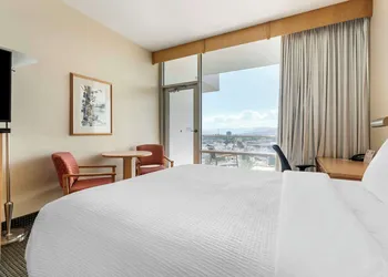 Best Western Plus Kelowna Hotel & Suites hotel thumbnail 7