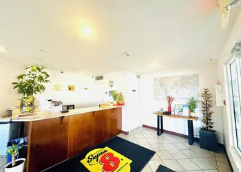 Super 8 by Wyndham Lake Country/Winfield Area hotel thumbnail 2