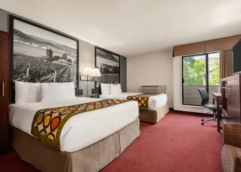 Quality Inn & Suites hotel thumbnail 4