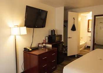 Hotel Penticton hotel thumbnail 7