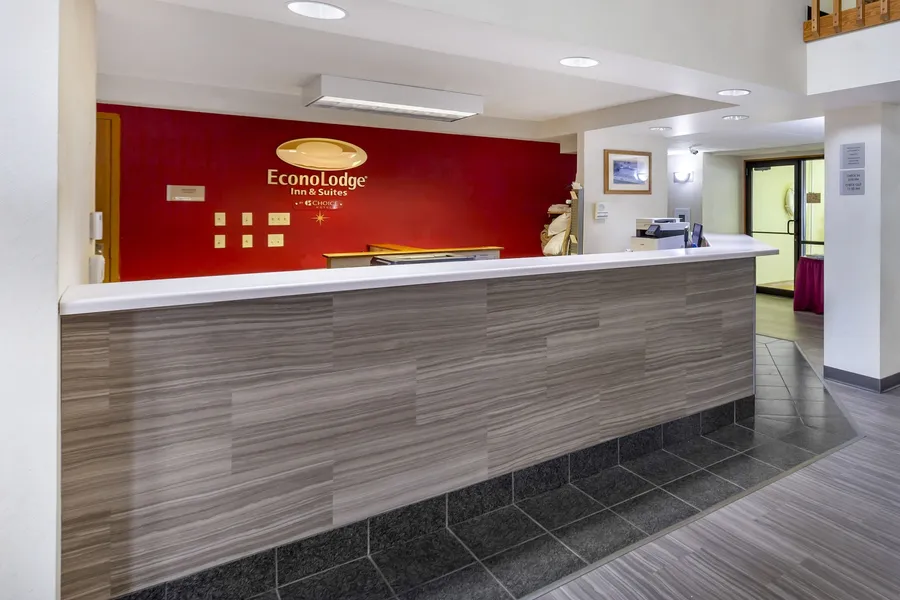 Econo Lodge Inn & Suites Oconto hotel detail image 2