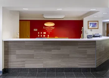 Econo Lodge Inn & Suites Oconto hotel thumbnail 3