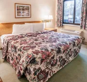 Econo Lodge Inn & Suites Oconto hotel detail image 5