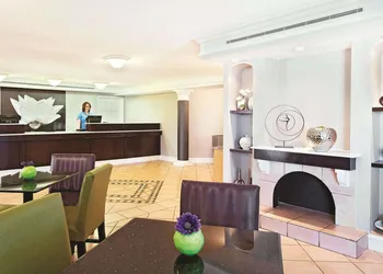 La Quinta Inn by Wyndham Champaign hotel thumbnail 2