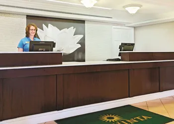 La Quinta Inn by Wyndham Champaign hotel thumbnail 3