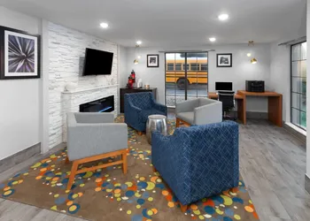 La Quinta Inn by Wyndham Champaign hotel thumbnail 5
