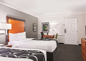 La Quinta Inn by Wyndham Champaign hotel thumbnail 6