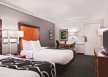 La Quinta Inn by Wyndham Champaign hotel thumbnail 8