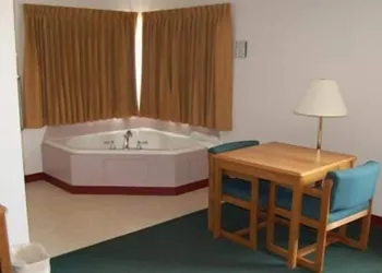 Country Haven Inn hotel thumbnail 2