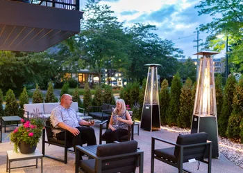 The Earl hotel thumbnail 5