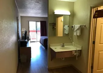 Days Inn by Wyndham Waynesville NC hotel thumbnail 6