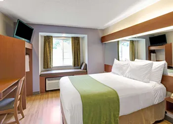 Microtel Inn & Suites by Wyndham Cherokee hotel thumbnail 3