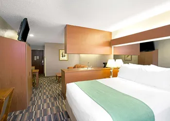 Microtel Inn & Suites by Wyndham Cherokee hotel thumbnail 5