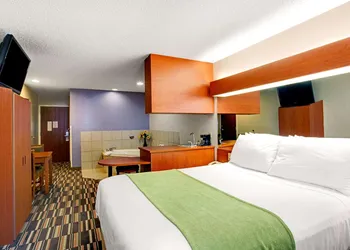 Microtel Inn & Suites by Wyndham Cherokee hotel thumbnail 6