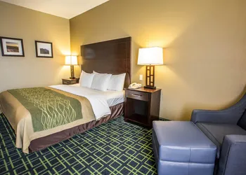Quality Inn Franklin hotel thumbnail 8