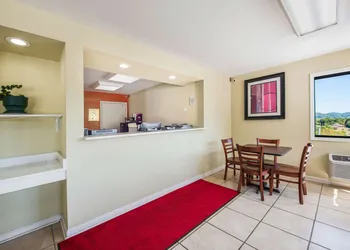 Econo Lodge Waynesville hotel thumbnail 2