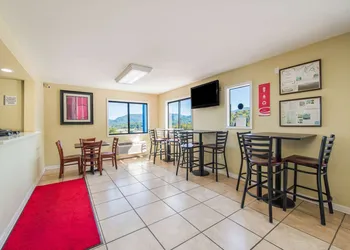 Econo Lodge Waynesville hotel thumbnail 3