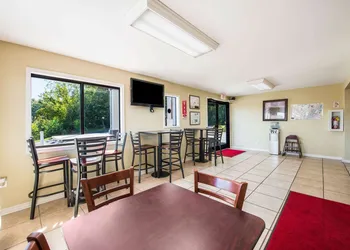 Econo Lodge Waynesville hotel thumbnail 4