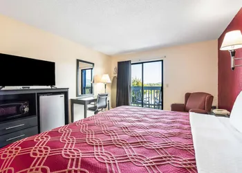 Econo Lodge Waynesville hotel thumbnail 7