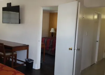 American Regency Inn hotel thumbnail 5
