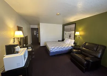 Simple Rewards Inn hotel thumbnail 2