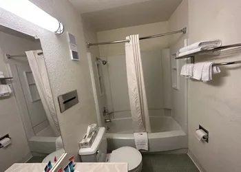 Simple Rewards Inn hotel thumbnail 3