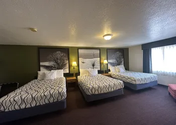 Simple Rewards Inn hotel thumbnail 8