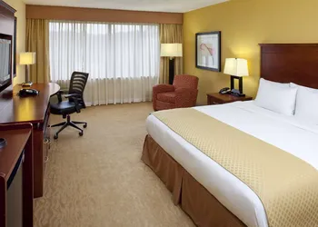 Doubletree by Hilton Hotel Fayetteville hotel thumbnail 8
