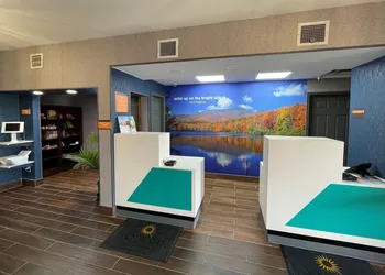La Quinta Inn & Suites by Wyndham Fayetteville I-95 hotel thumbnail 2