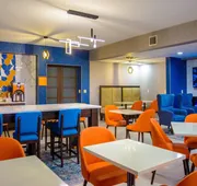 La Quinta Inn & Suites by Wyndham Fayetteville I-95 hotel detail image 4