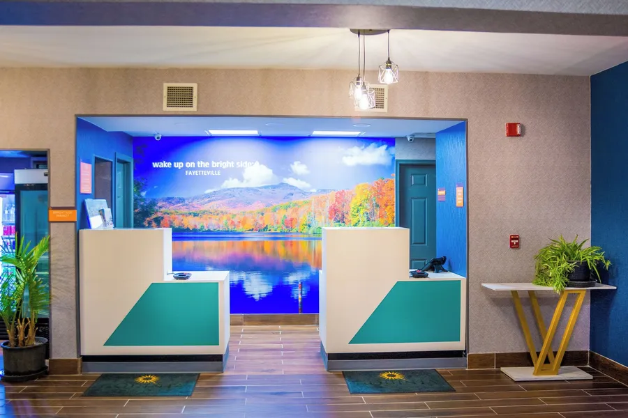 La Quinta Inn & Suites by Wyndham Fayetteville I-95 hotel detail image 6