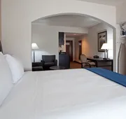 Holiday Inn Express & Suites Hope Mills-Fayetteville Arpt by IHG hotel detail image 3