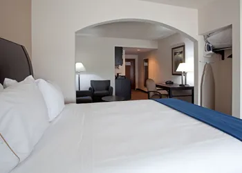 Holiday Inn Express & Suites Hope Mills-Fayetteville Arpt by IHG hotel thumbnail 3