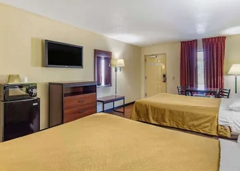 Econo Lodge Fayetteville I-95 hotel thumbnail 6