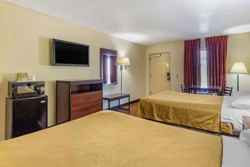 Econo Lodge Fayetteville I-95 hotel detail image 6