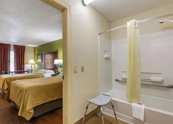 Econo Lodge Fayetteville I-95 hotel thumbnail 8