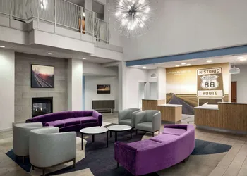 La Quinta Inn & Suites by Wyndham Springfield Airport/Rte 66 hotel thumbnail 2