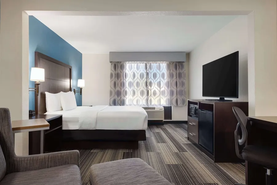 La Quinta Inn & Suites by Wyndham Springfield Airport/Rte 66 hotel detail image 6