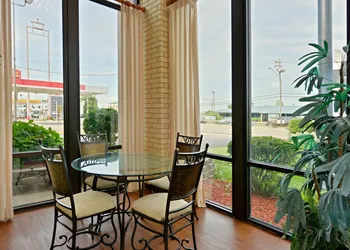 Econo Lodge Springfield I-44 hotel thumbnail 7