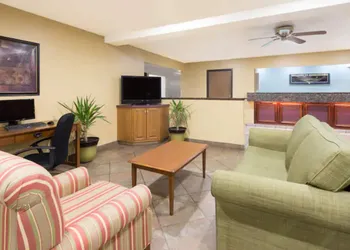 Super 8 by Wyndham Morgantown hotel thumbnail 2