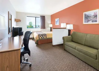 Super 8 by Wyndham Morgantown hotel thumbnail 6