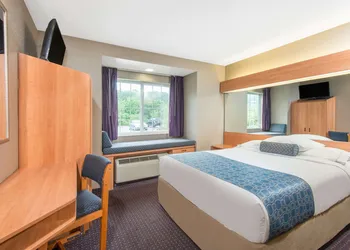 Microtel Inn & Suites by Wyndham Hazelton/Bruceton Mills hotel thumbnail 3