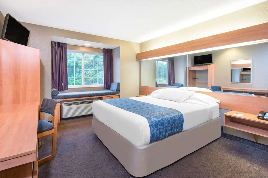 Microtel Inn & Suites by Wyndham Hazelton/Bruceton Mills hotel detail image 6