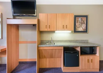 Microtel Inn & Suites by Wyndham Hazelton/Bruceton Mills hotel thumbnail 7