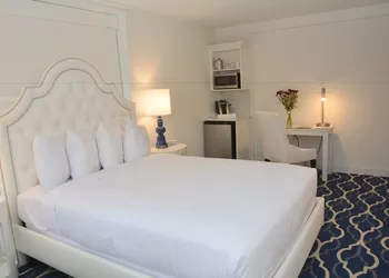 ICONA Cape May hotel thumbnail 5