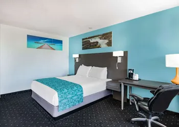 Howard Johnson by Wyndham Gananoque hotel thumbnail 5