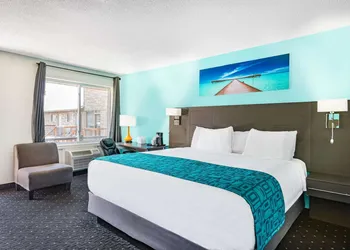 Howard Johnson by Wyndham Gananoque hotel thumbnail 6
