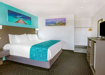 Howard Johnson by Wyndham Gananoque hotel thumbnail 7