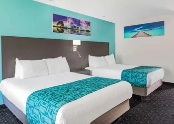 Howard Johnson by Wyndham Gananoque hotel thumbnail 8