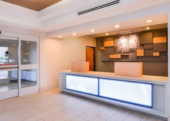 Holiday Inn Express & Suites Parkersburg-Mineral Wells by IHG hotel thumbnail 2
